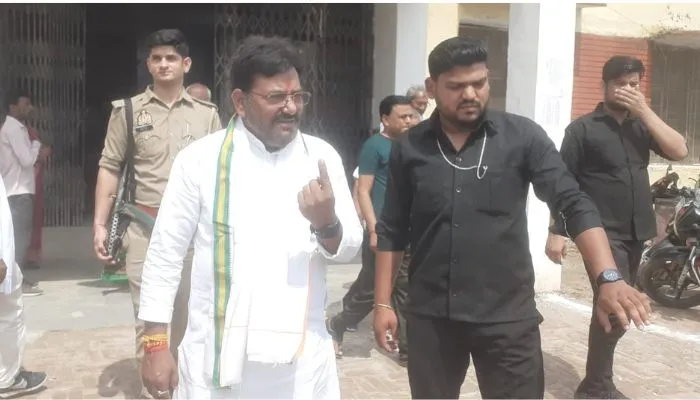 Jalaun Voting (2)