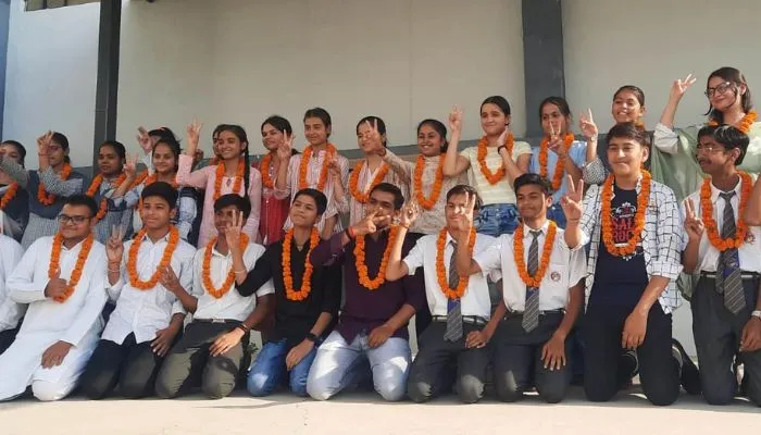 CBSE Result 2023 : Kannauj में 10वीं में गौरांगी तो 12वीं में मुकुंद बने जिला टॉपर, पढ़ें- पूरी खबर