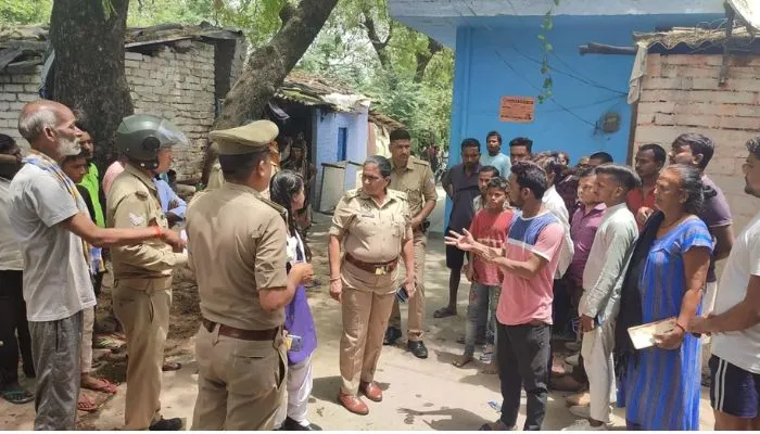 Kanpur : ई-रिक्शा को लेकर हुआ विवाद... ले गया एक जान, तीन जिंदगी और मौत से जूझ रहे, फूफा ने तबाह किया परिवार