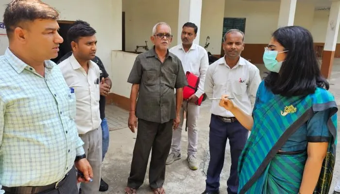 Kanpur Dehat News : खामियों के साये में संचालित जिला दिव्यांग पुनर्वास केंद्र, CDO को टूटी मिलीं छत व प्लास्टर
