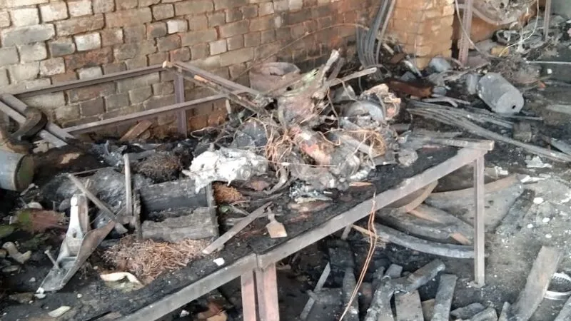 Kanpur Dehat Fire : कारखाने में लगी भीषण आग, लाखों का फर्नीचर व सामान जला, तीन गाड़ियों ने पाया काबू