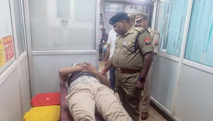Kanpur Dehat Accident : कैबिनेट मंत्री अनिल राजभर के सुरक्षा काफिले की कार पलटी, चार पुलिस कर्मी घायल