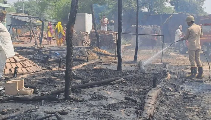 Kanpur Fire : शार्ट सर्किट से लगी भीषण आग, 12 झोपड़ी जलकर राख, अग्निकांड पीड़ितों के आंखों के छलके आंसू