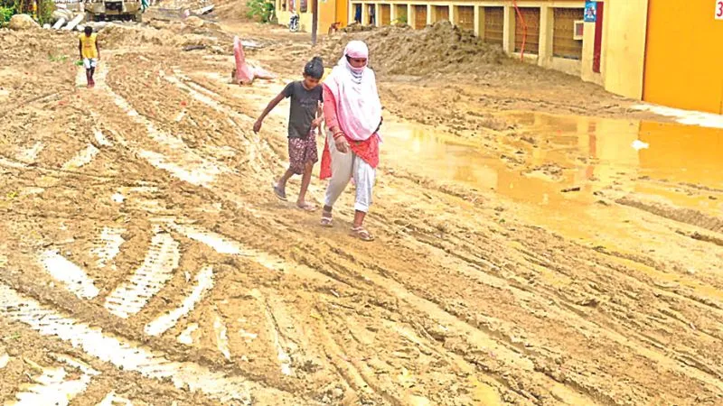 Kanpur News : सेतू निगम पर केस्को का 70 लाख बकाया, पुल निर्माण में बाधा बन रहे खंभे, तार व ट्रांसफार्मर