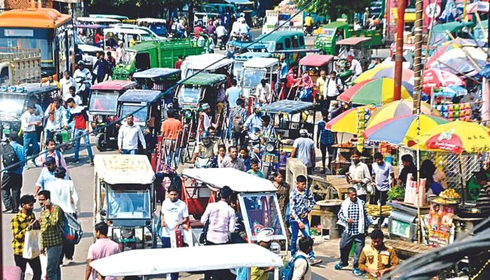 CM साहब! Kanpur में आपके आदेशों की खुलेआम उड़ाई जा रही धज्जियां, चौराहों पर धड़ल्ले से चल रहे अवैध स्टैंड