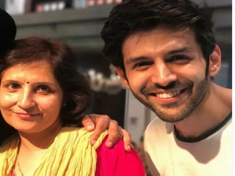 कार्तिक आर्यन की मां ने जीती कैंसर से जंग, एक्टर ने शेयर किया दिल छू जानेवाला पोस्ट