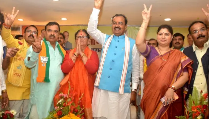 Nikay Chunav: Kanpur में केशव प्रसाद मौर्य ने विपक्षियों पर कसा तंज, बोले- निकाय चुनाव 2024 के लोकसभा का संखनाद 