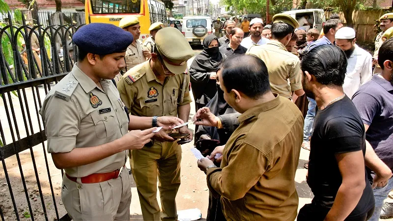 मुरादाबाद : छिटपुट हंगामे के बीच हुआ मतदान, फर्जी वोटिंग के आरोप में कई जगह भिड़े प्रत्याशी व समर्थक