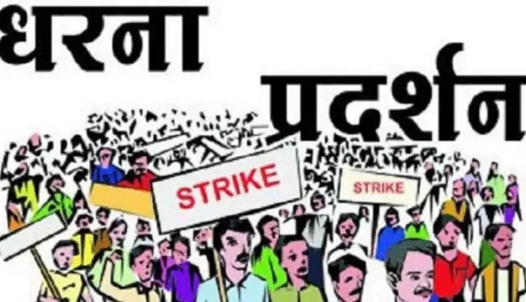 नैनीताल: जमीन से कब्जा छुड़वाने के लिए चौथे दिन भी ग्रामीणों ने किया प्रदर्शन