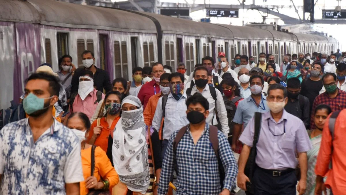 मुंबई : मुंबई और ठाणे के बीच ट्रेन में महिला से लूटपाट व छेड़छाड़, आरोपी गिरफ्तार 