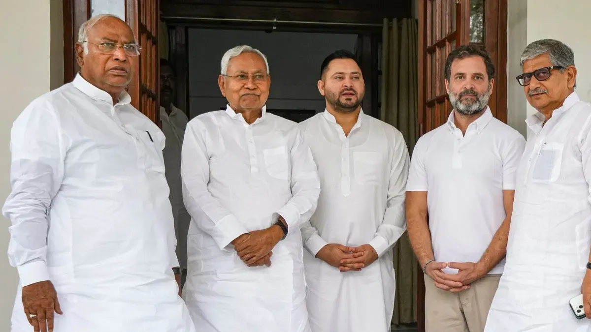 विपक्षी एकजुटता की कवायद, नीतीश कुमार ने की मल्लिकार्जुन खरगे और राहुल गांधी से मुलाकात