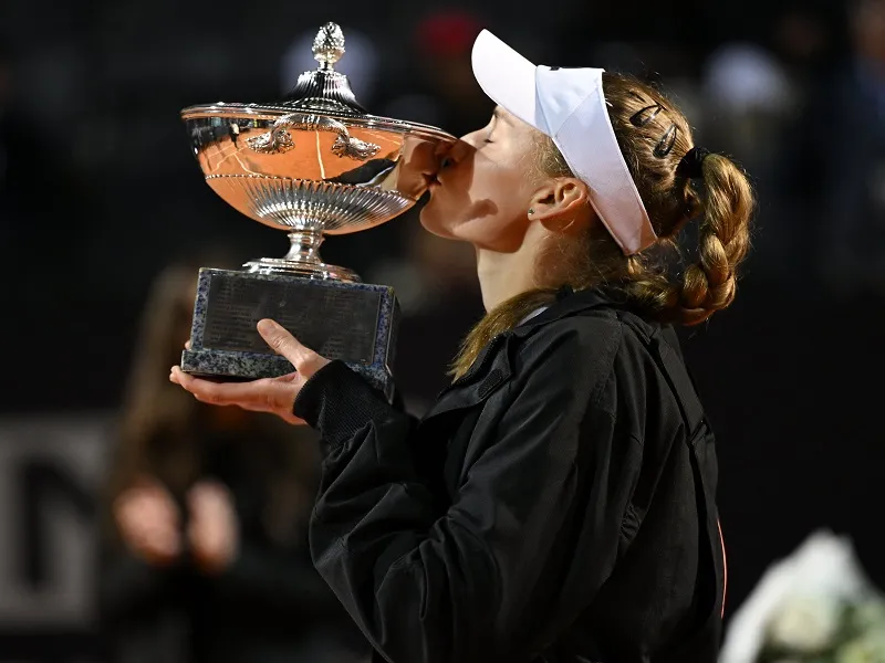 Italian Open 2023 : विंबलडन चैंपियन Elena Rybakina ने जीता इटालियन ओपन का खिताब, पुरुष वर्ग में Holger Rune-Daniil Medvedev फाइनल में 