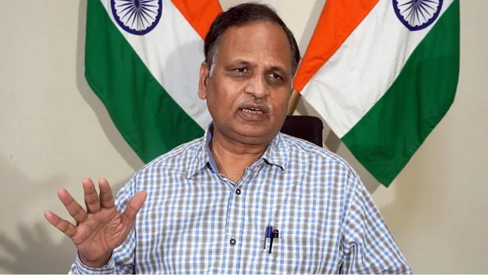 तिहाड़ जेल के अधीक्षक को सत्येंद्र जैन की सेल में दो कैदियों के स्थानांतरण पर नोटिस 