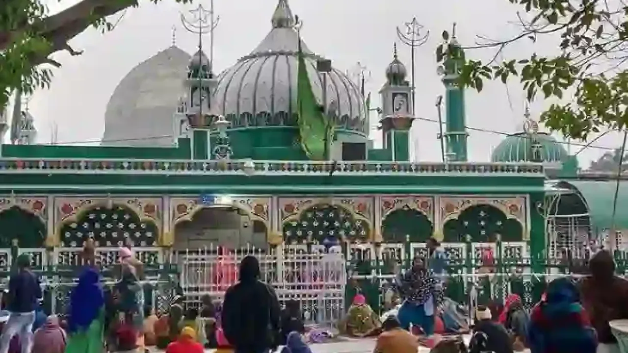 नैनीताल: कोर्ट ने पूछा - आप ने धर्म नहीं बदला है फिर आप वहां नमाज क्यों पढ़ना चाहती हैं?