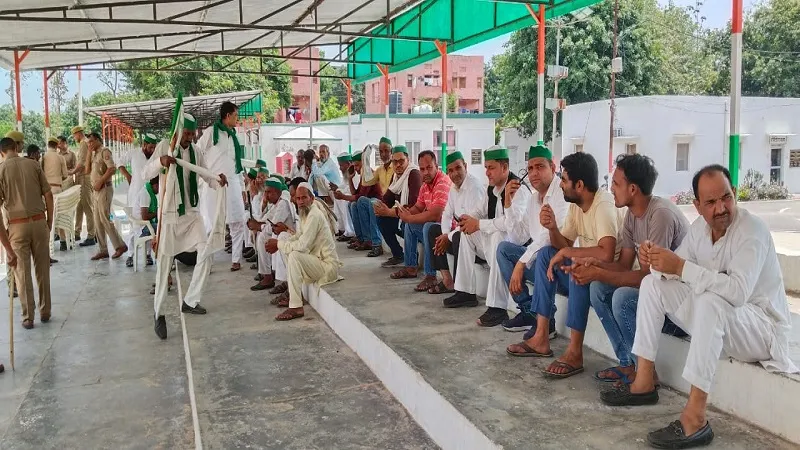 रामपुर: दिल्ली जा रहे किसानो‍ं को पुलिस ने रोका, भाकियू कार्यालय का किया घेराव 