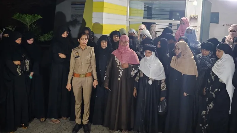 संभल : फर्जी वोटिंग करते 60 महिलाओं सहित 130 हुए गिरफ्तार