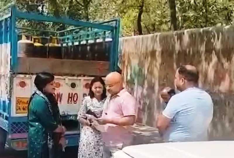 हल्द्वानी: प्रशासन एवं पूर्ति विभाग ने पकड़ी कमर्शियल सिलेंडर की कालाबाजारी, 274 सिलेंडर किए जब्त