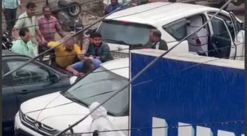 ऋषिकेश: कैबिनेट मंत्री प्रेमचंद अग्रवाल के साथ हुई हाथापाई , उसके बाद गाली देने वाले को जमकर पीटा... वीडियो वायरल