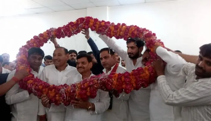 इटावा में शिवपाल यादव ने भाजपा के पूर्व जिला अध्यक्ष की कराई वापसी, बोले-BJP में झूठ बोलने की ट्रेनिंग दी जाती