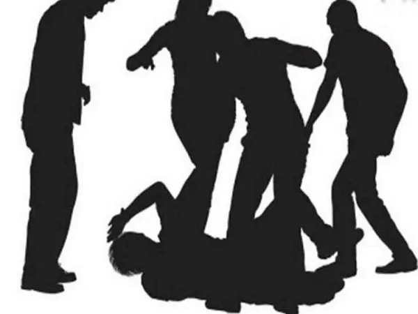 संभल: बारात चढ़त के दौरान रास्ता देने को लेकर मारपीट, पथराव