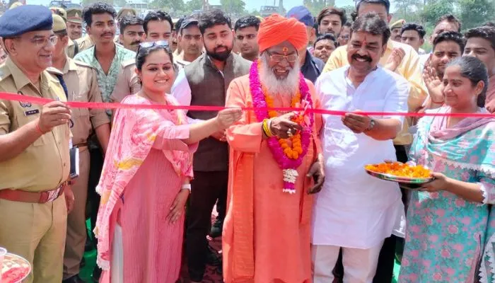 Unnao में सांसद साक्षी महाराज बोले- पापुआ न्यू गिनी के पीएम ने मोदी जी के नहीं भारत माता के पैर छुए 
