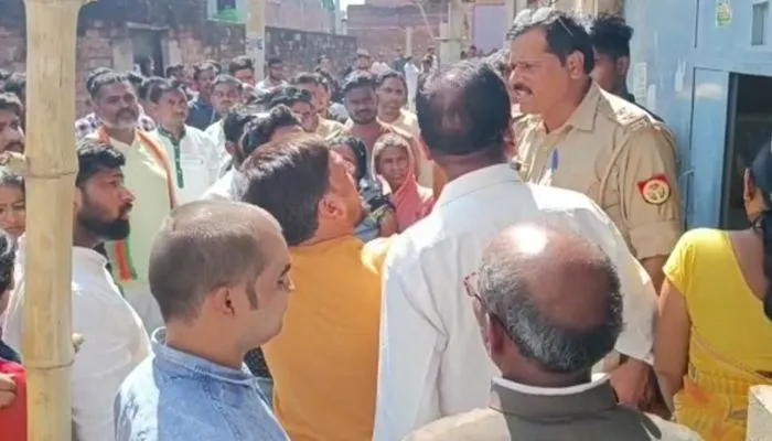 Unnao Nikay Chunav 2023 : Hello! सर इस बूथ में बवाल हो गया, और फौरन पहुंचे अधिकारी, फिर हुआ ये सब