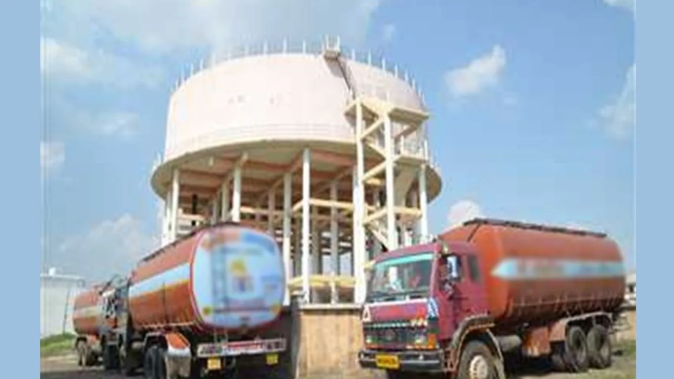 Almora News : टैंकरों से भी नहीं मिल पा रहा पानी, बिजली कटौती बनी सबसे बड़ी समस्या 