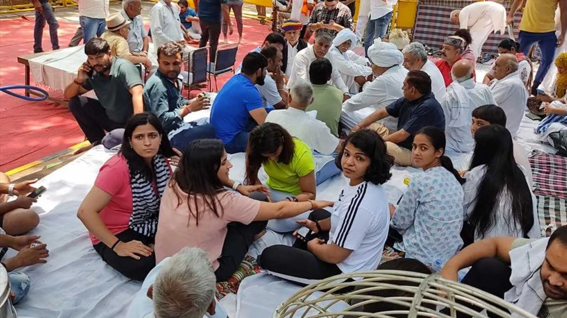 पहलवानों का धरना: छात्र संगठनों ने की डब्ल्यूएफआई प्रमुख की गिरफ्तारी की मांग 