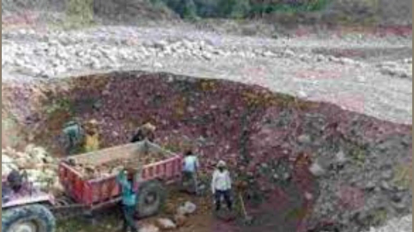 Bajpur News : अवैध खनन में ट्रैक्टर-ट्रॉली और दो डंपर सीज 
