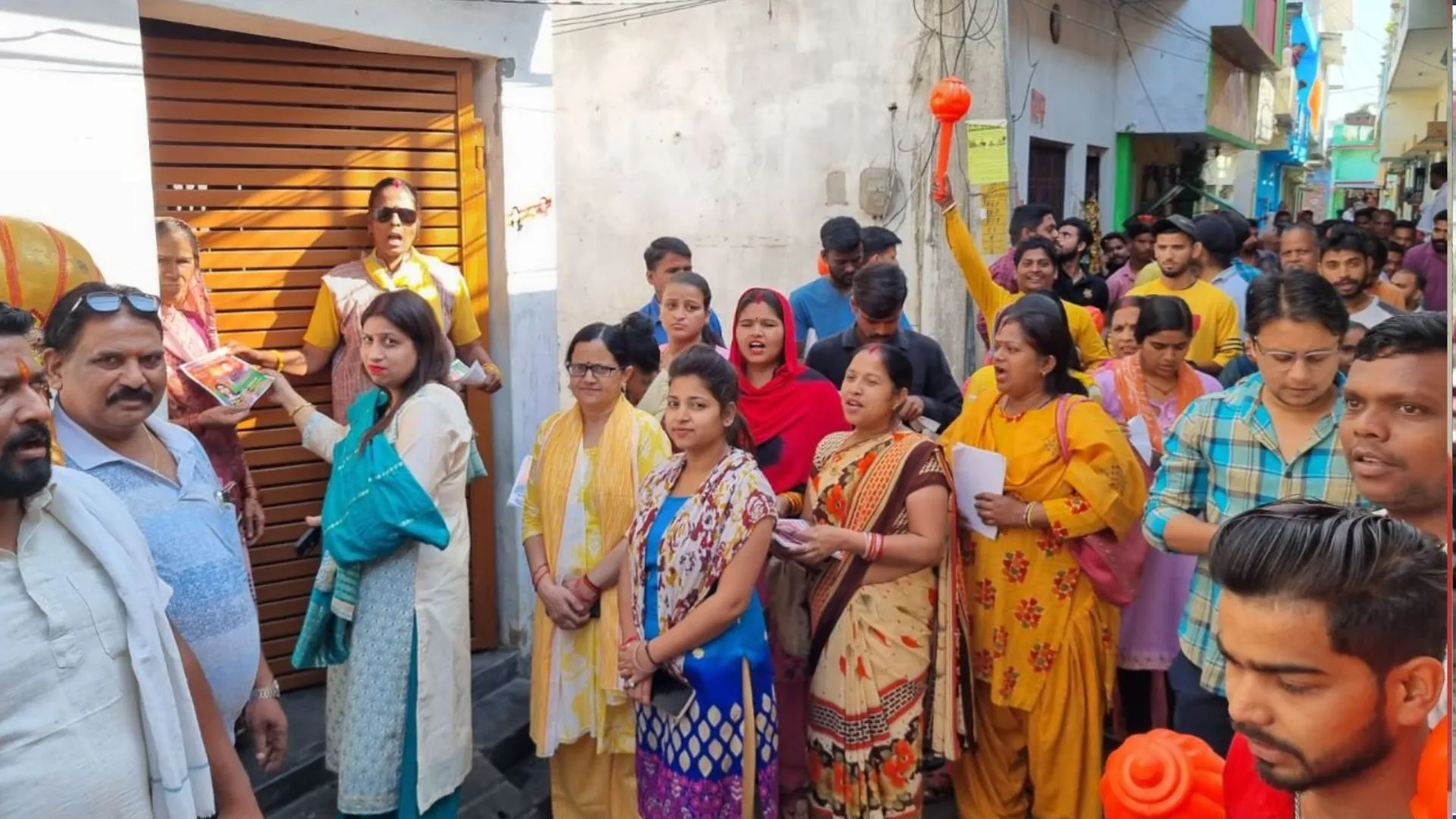 पीलीभीत: शहर की बेटी को जिताना है, बाहरी प्रत्याशी को भगाना है...