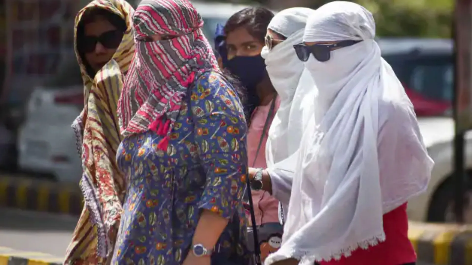 दिल्ली में आज 40 डिग्री सेल्सियस तक जा सकता है पारा, तेज हवा चलने का भी अनुमान