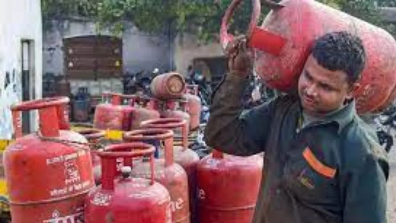 Garampani News : रसोई गैस की कालाबाजारी रोकने के लिये बनेगी विशेष टीम