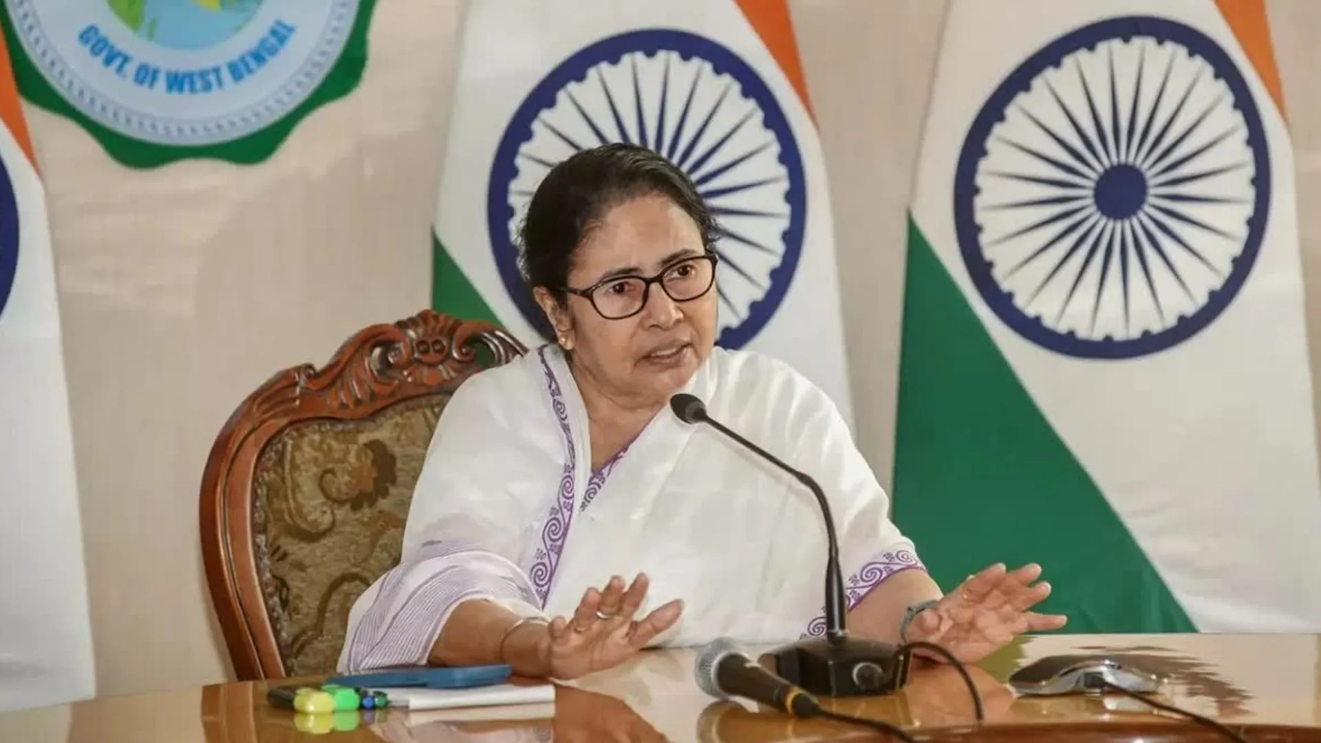 केंद्र के एजेंसी-राज ने हमारा काम चुनौतीपूर्ण बना दिया है : ममता बनर्जी 