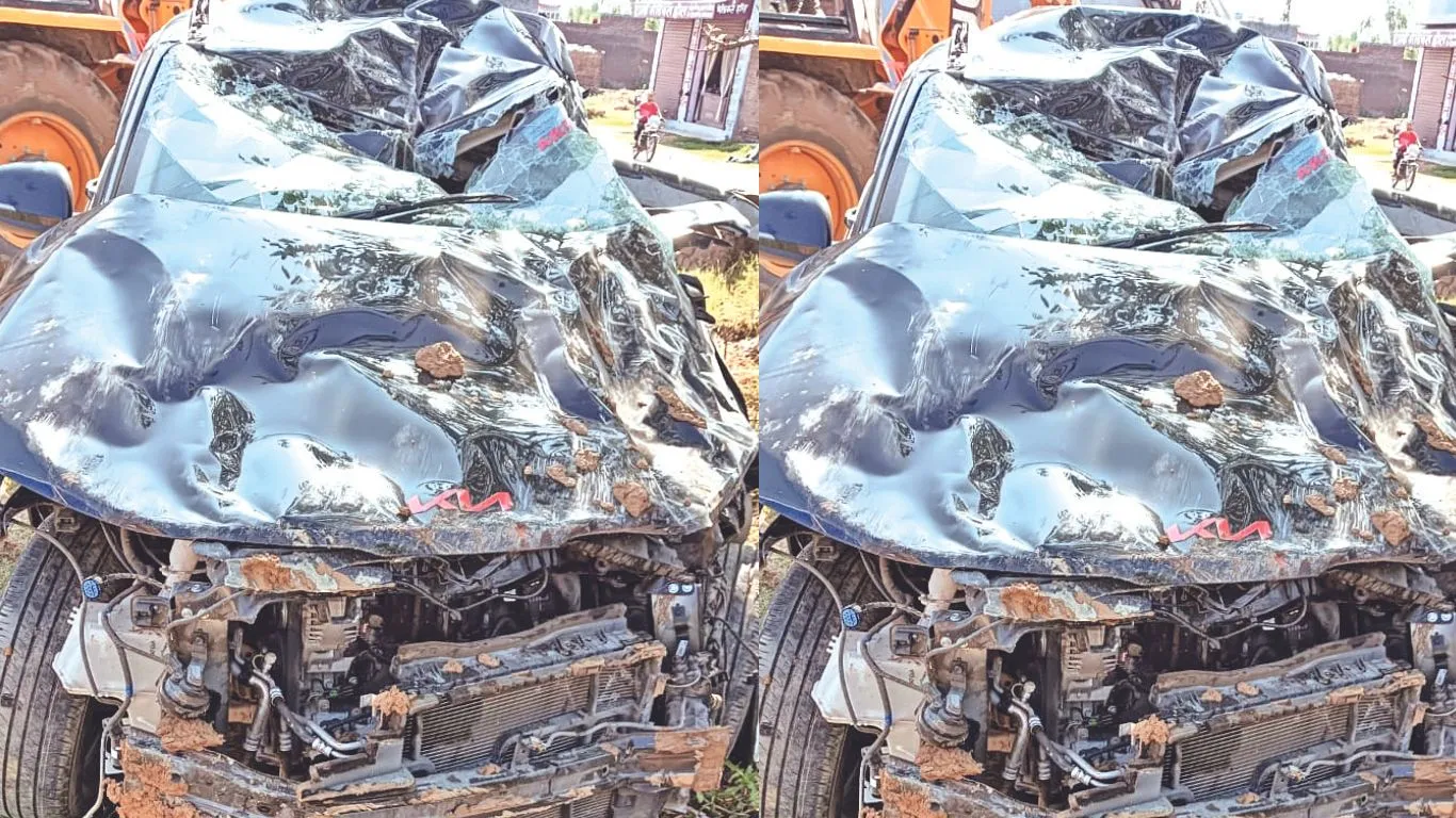 Jaspur News : दूसरे को बचाने के चक्कर में पलटी कार, दो लोग घायल, हायर सेंटर रेफर 