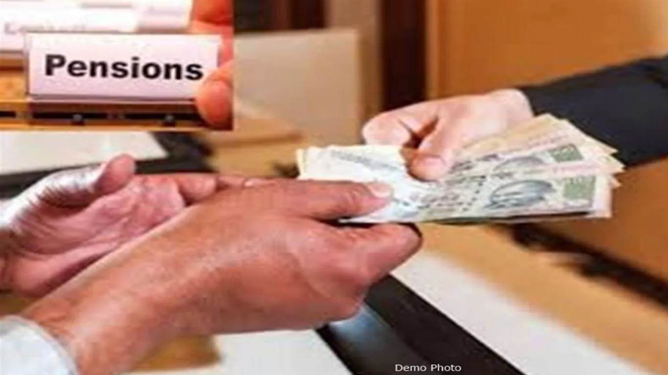 रुद्रपुरः पेंशन धारकों के लिए खुशखबरी, अब तिमाही नहीं हर महीने मिलेगी पेंशन