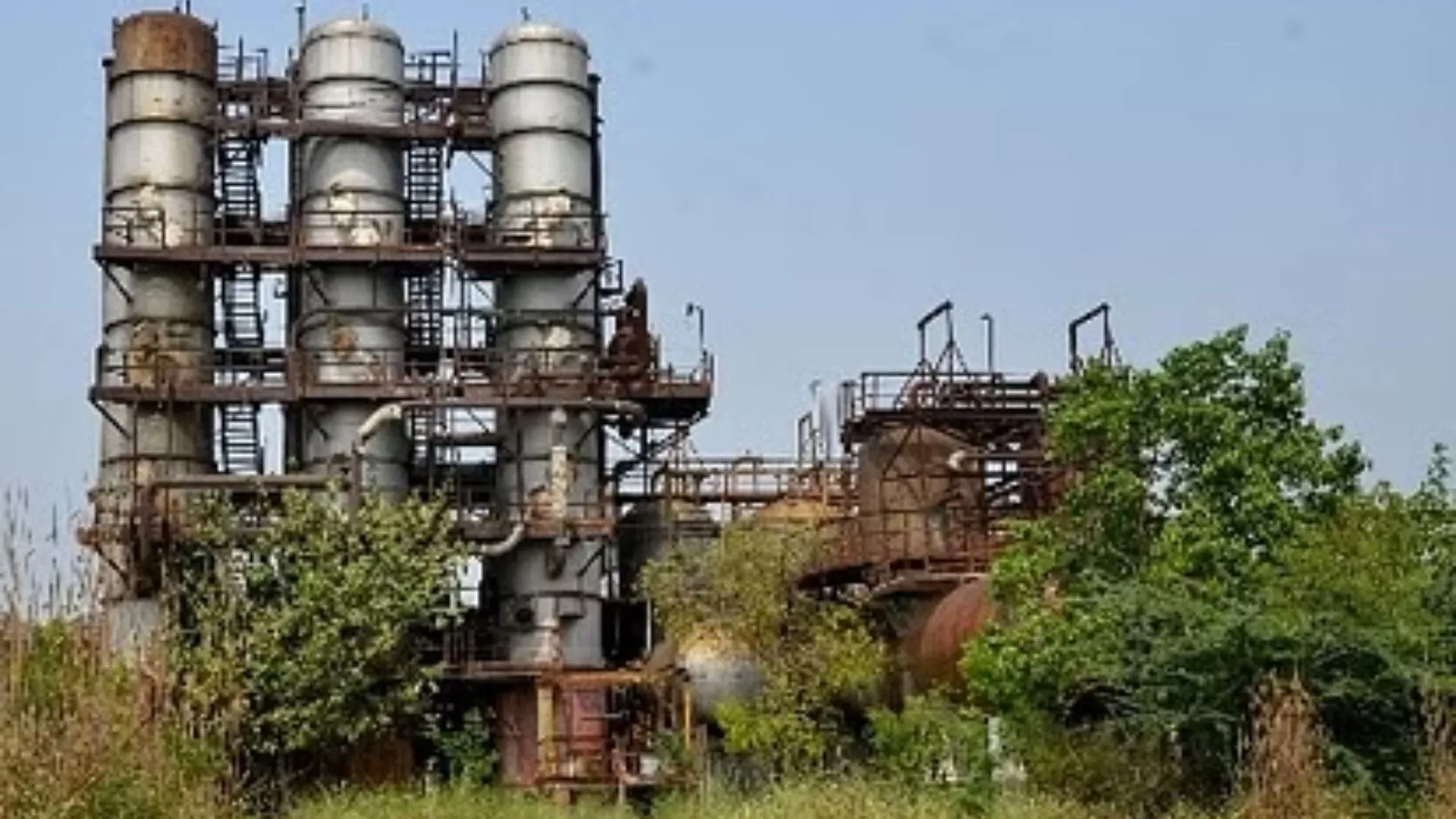 बरेली: कमिश्नर को सौंपे 1432 कर्मचारियों की देनदारी के दस्तावेज