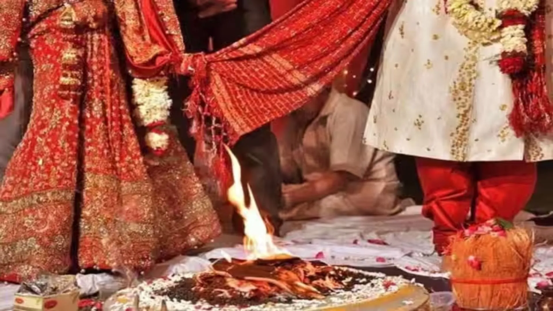 बदायूं: 51 हजार रुपये के लिए महिला ने पति के साथ लिए दोबारा फेरे 