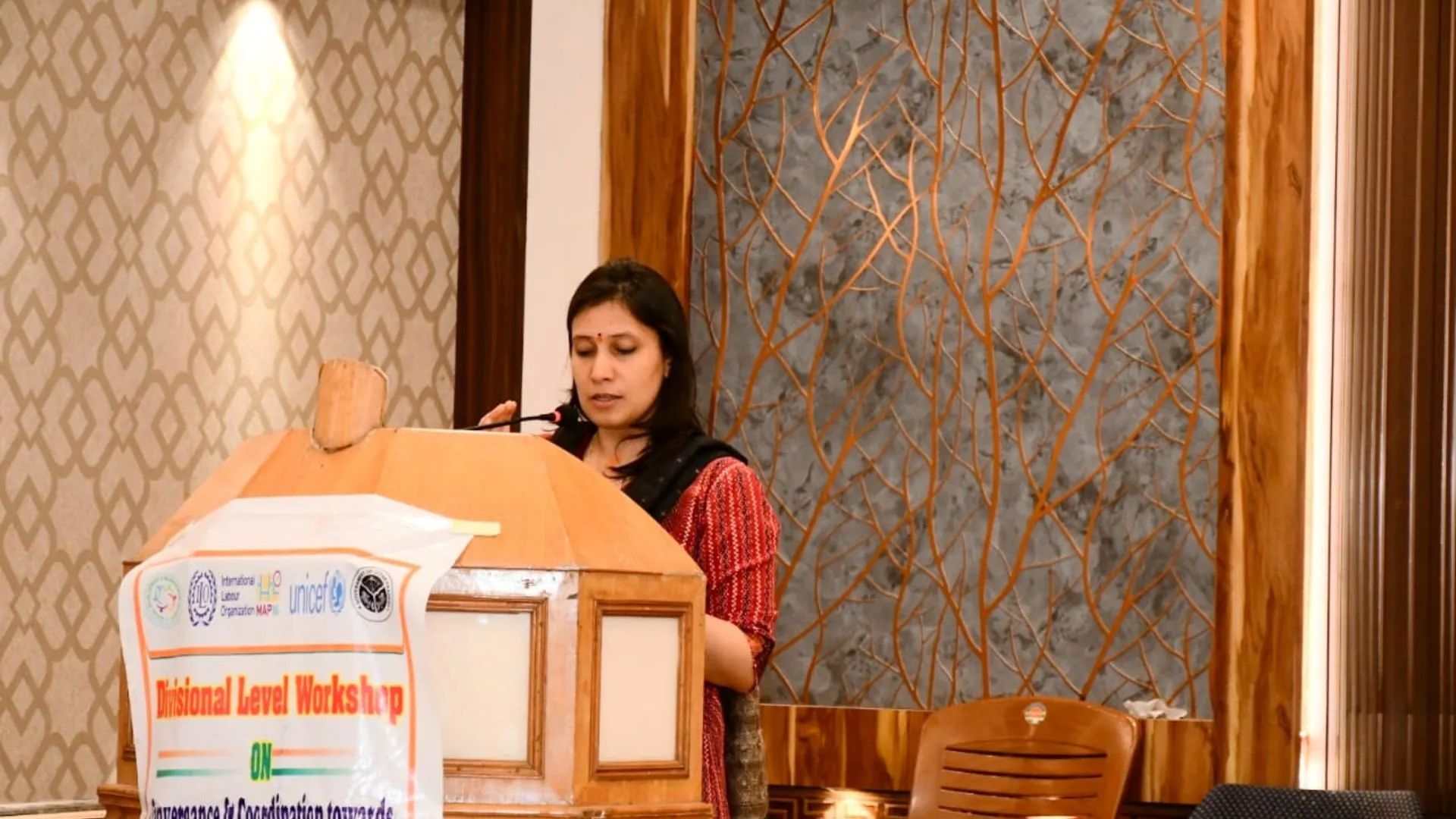 बरेली: बाल श्रम को समाप्त करने के लिए सभी विभाग कटिबद्धता से कार्य करें : कमिश्नर