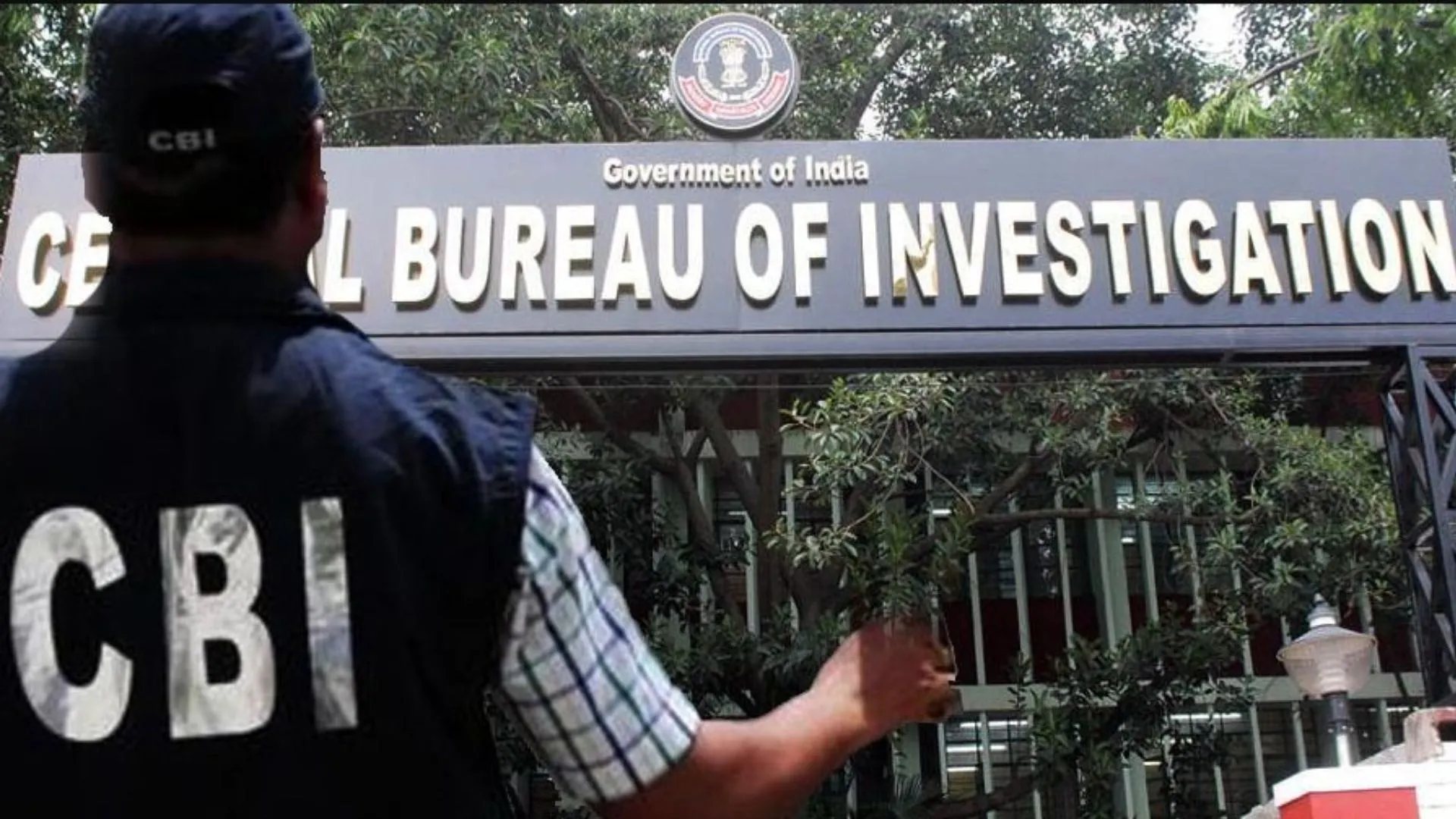 नौकरी के बदले जमीन मामले में सीबीआई ने नौ स्थानों पर की छापेमारी 