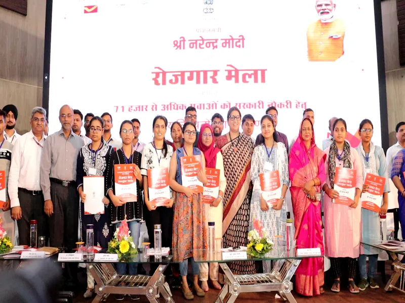 लखनऊ: 334 युवाओं को स्मृति ईरानी ने दिया नियुक्ति पत्र, कहा- नए राष्ट्र का निर्माण करेंगे युवा 