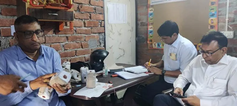 लखनऊ : मिलावटी खाद्य पदार्थ बनाने व बेचने वाले 27 प्रतिष्ठानों पर छापा, 31 नमूने भरे गए