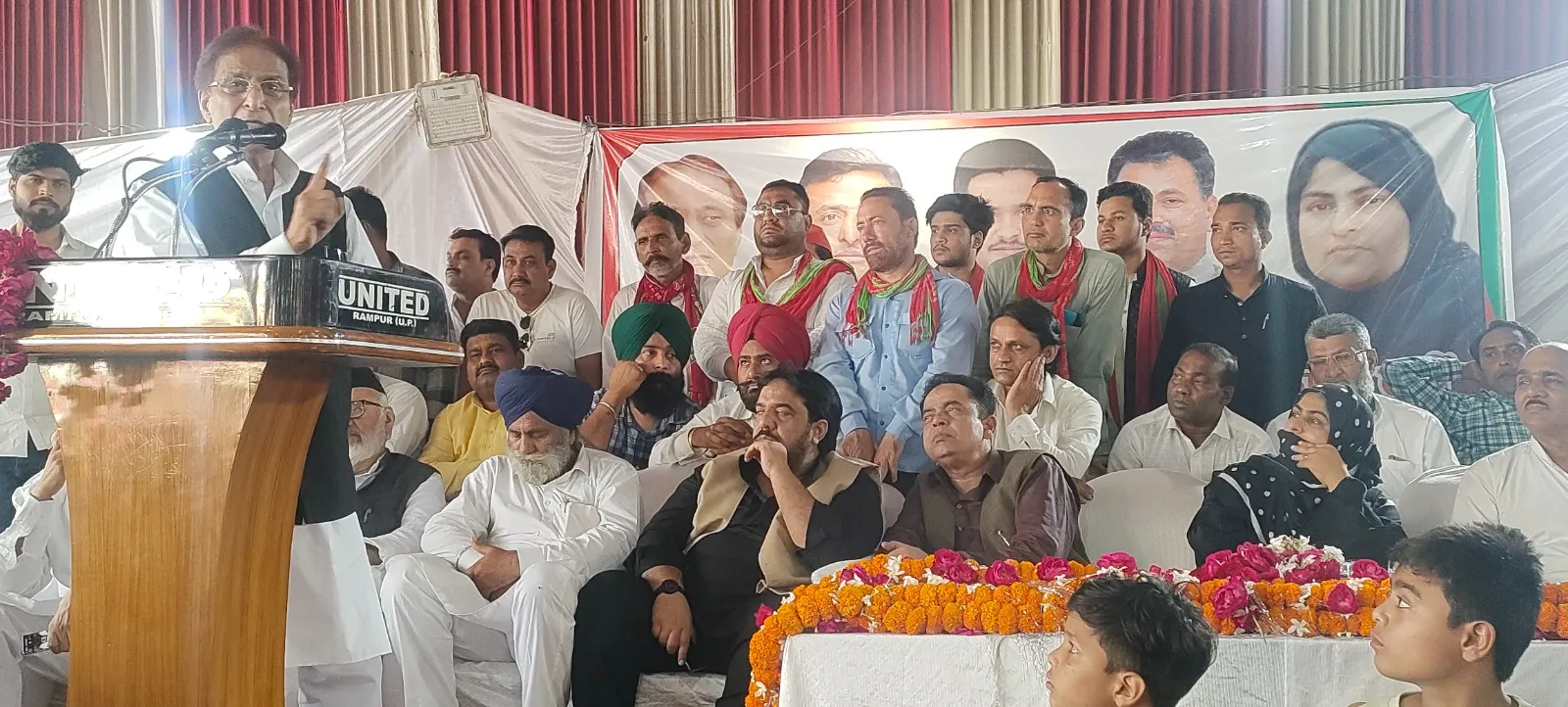 भाजपा सरकार पर खूब भड़के आजम, बोले- मेरे एक-एक लफ्ज से दुश्मन के सीने पर लगता है घूंसा