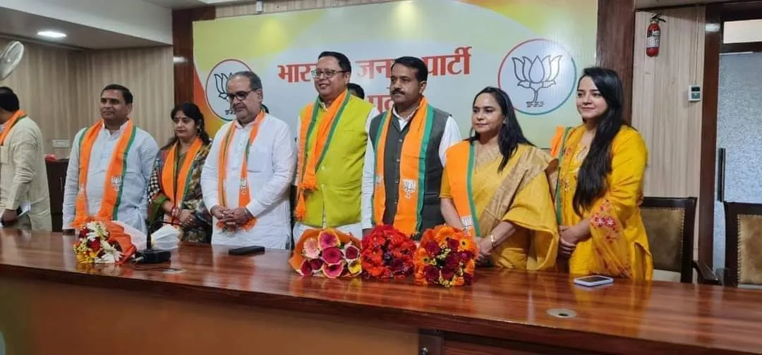 Pilibhit: पूर्व मंत्री ने छोड़ी साइकिल की सवारी, पकड़ा कमल का साथ...जिलाध्यक्ष बोले- सत्तालोभी हैं हेमराज