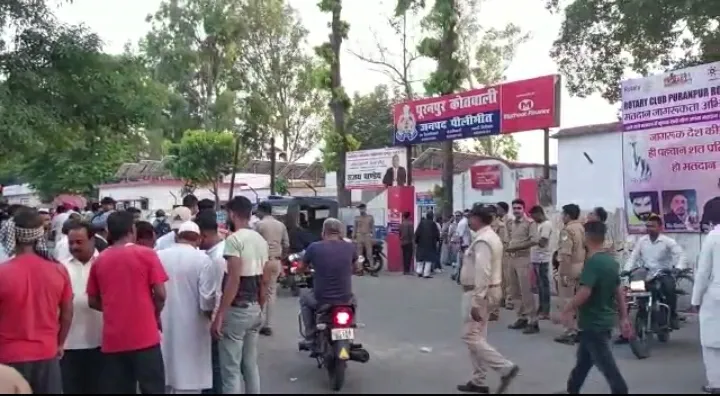 Pilibhit: समारोह से वापस आ रही महिला को मारी टक्कर, गुस्साए लोगों ने किया पथराव