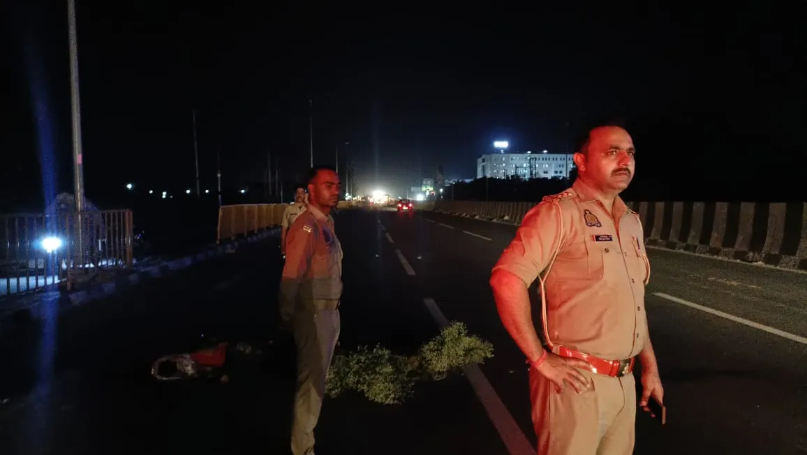 मुरादाबाद: दिल्ली हाईवे पार कर रही दो महिलाओं की सड़क हादसे में मौत 