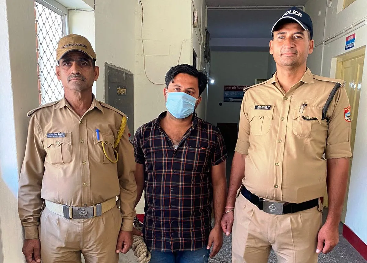 रामनगर: दस हजार का धोखाधड़ी का इनामी पुलिस ने दबोचा 