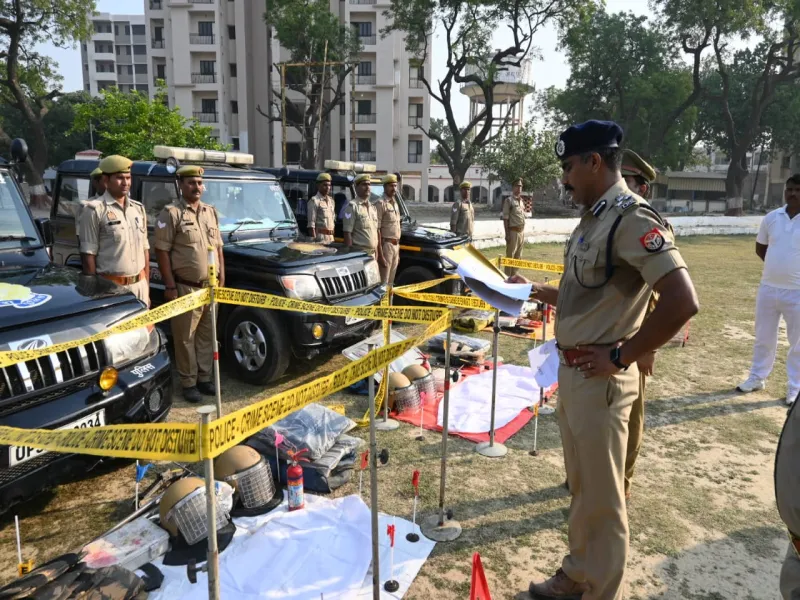अयोध्या: बड़ी परेड की एसएसपी ने ली सलामी, डायल 112 और पुलिस लाइन का लिया जायजा