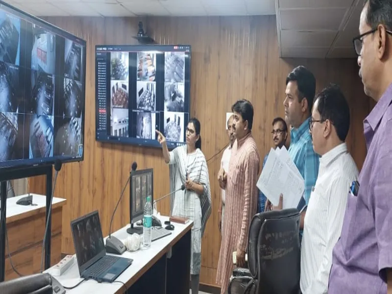 लखनऊ: मदरसा शिक्षा बोर्ड की परीक्षाएं कल से, अल्पसंख्यक कल्याण मंत्री धर्मपाल सिंह ने की तैयारियों की समीक्षा 