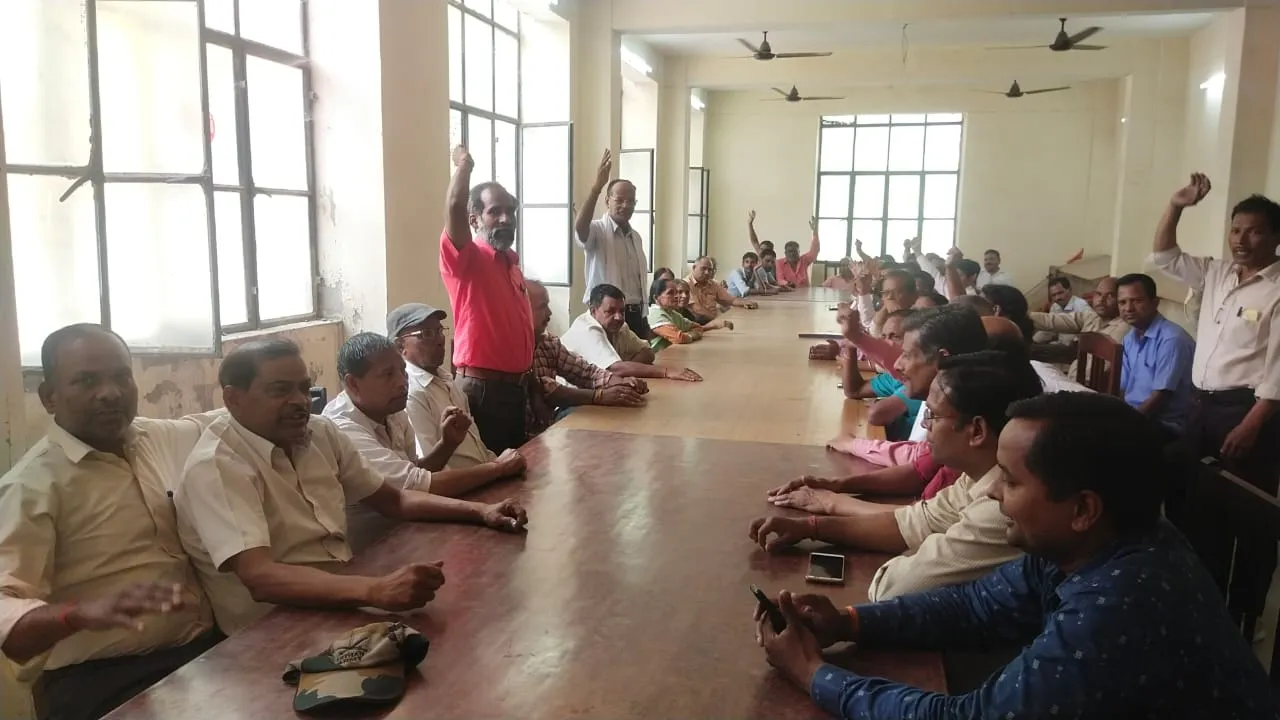 बरेली: गुरुवार से लग जाएगा बरेली कॉलेज में ताला, अस्थाई कर्मचारियों ने बैठक में लिया फैसला