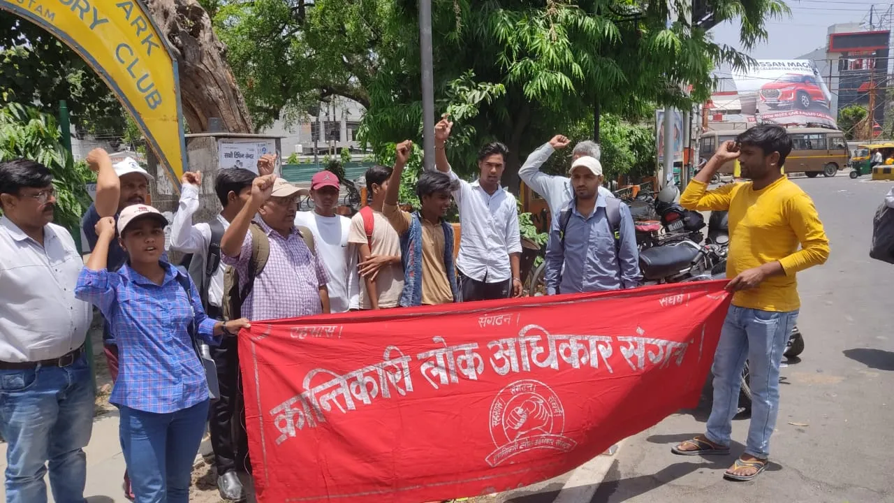 बरेली: नगीना कॉलोनी में अतिक्रमण से लोगों में आक्रोश, किया विरोध में प्रदर्शन 